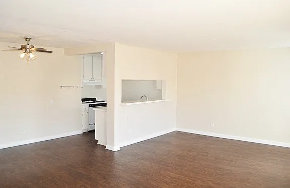 Lomita Apartments — Photo 9