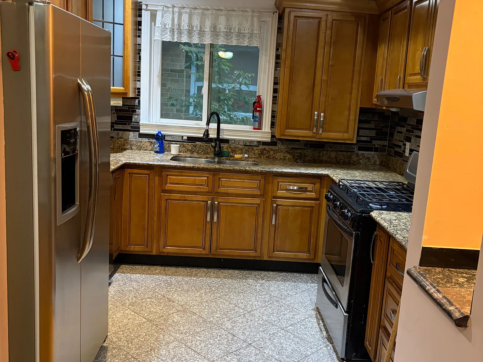 4 bed, $2,700 — Photo 4