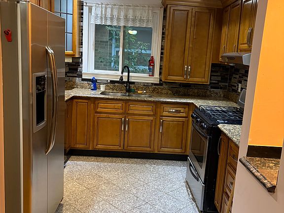 4th image of 43 Ridgemoor Ave