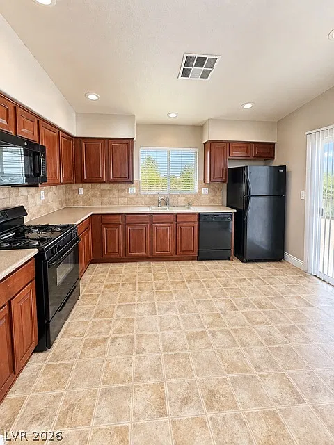 3 bed, 2.0 bath, 1202 sqft, $1,699 — Photo 3