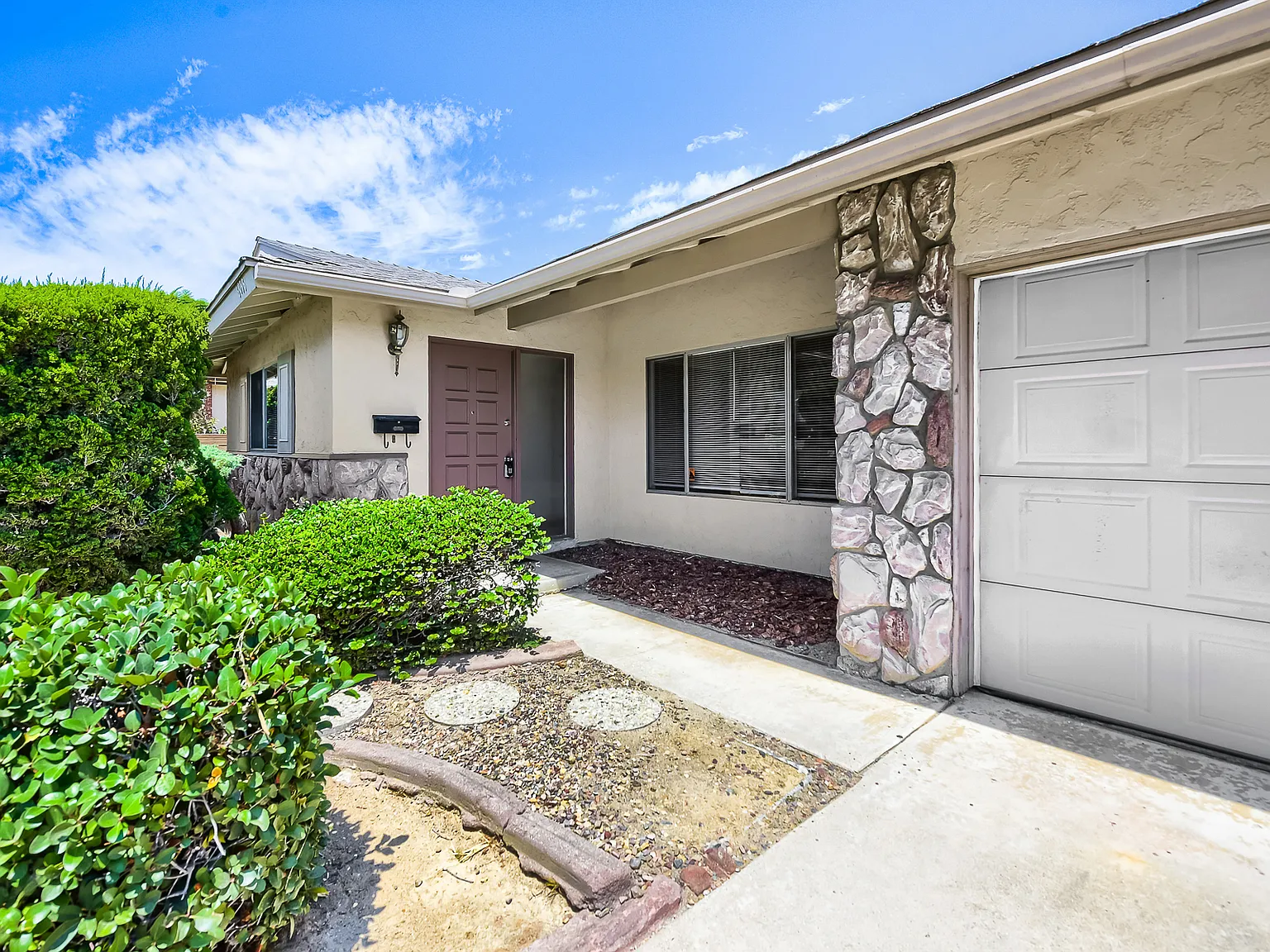 4 bed, 1570 sqft, $5,950 — Photo 3