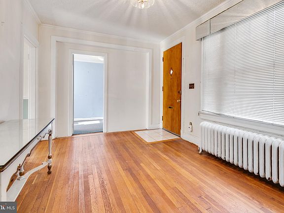 3rd image of 3133 Newton St NE