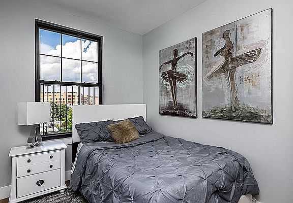5th image of 905 Broadway #3L