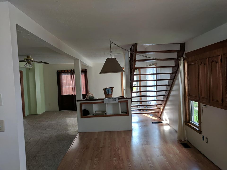 2nd image of 1129 Cottage St