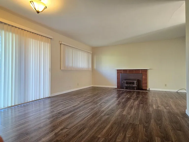 1235 Heatherstone Way — Photo 5