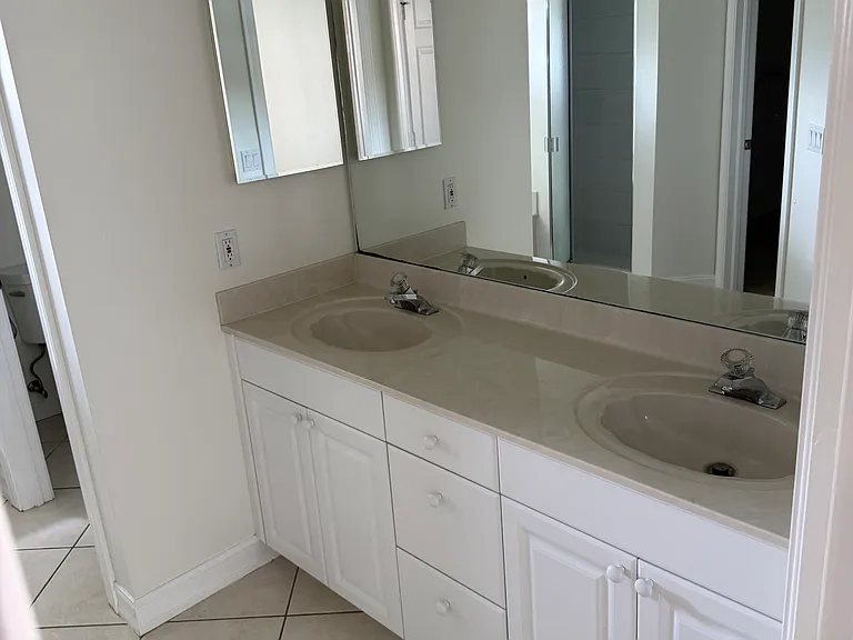 1166 Royal Palm Dr — Photo 5