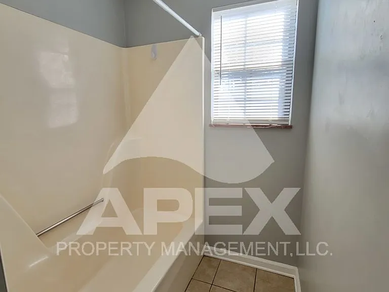 2028 Woodrow Dr — Photo 15