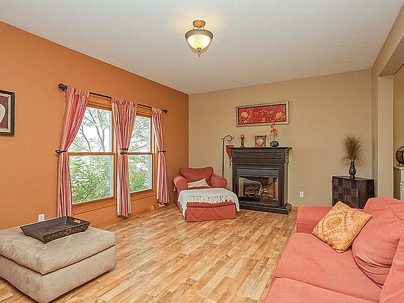 3rd image of 121 Bear Creek Ct