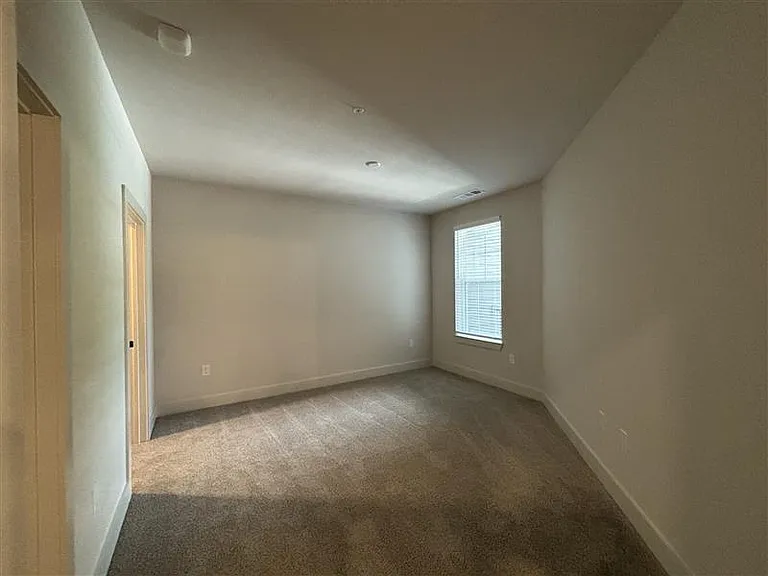 District on the Etowah Apartments — Photo 1389