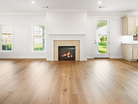 4th image of 165 Village Lake Dr