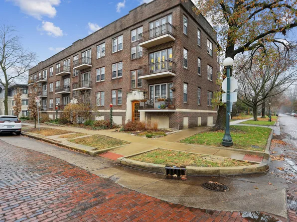 307 N Prairie St APT 8, Champaign, IL 61820