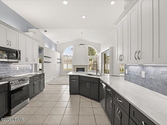5th image of 1304 Crepe Myrtle Ln