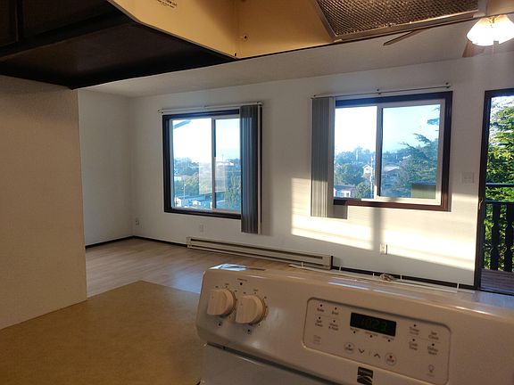 5th image of 223 NW Nye St #10