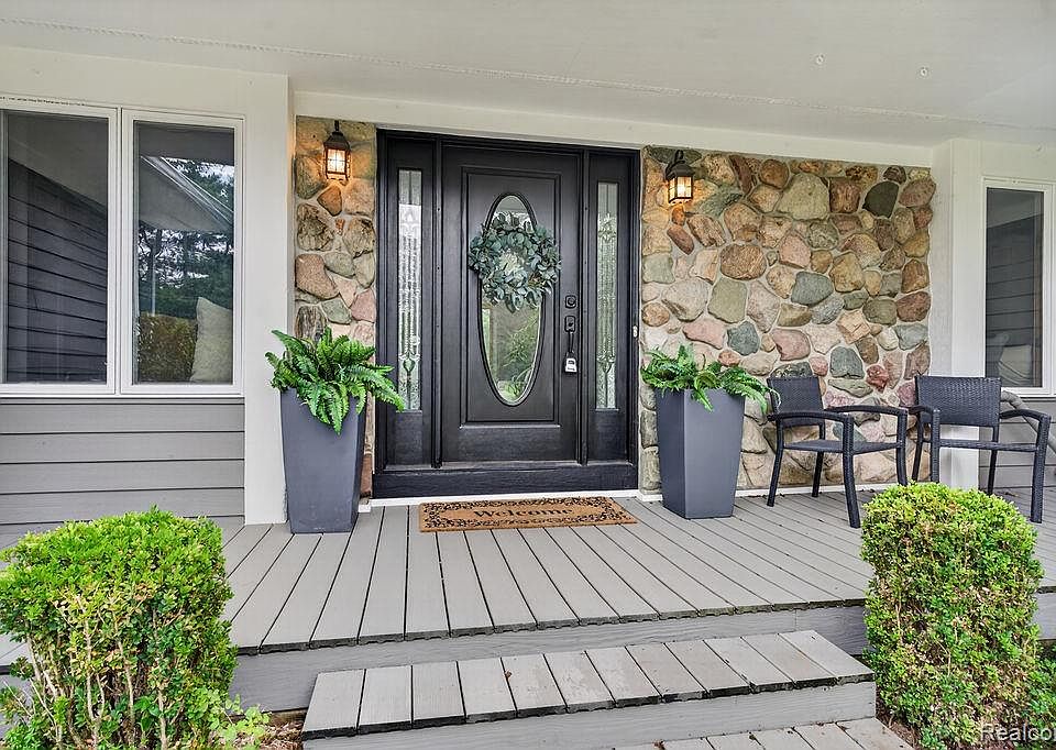 1st image of 2524 Curtis Rd