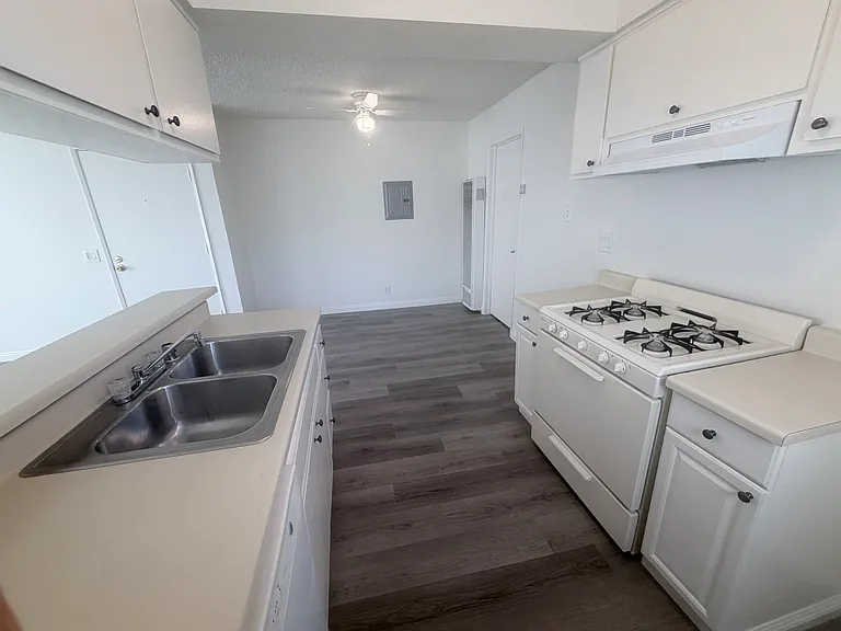 Beach Apartments — Photo 12