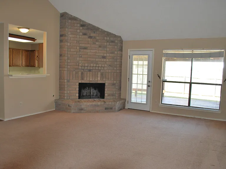 2506 Beverly Cv — Photo 7