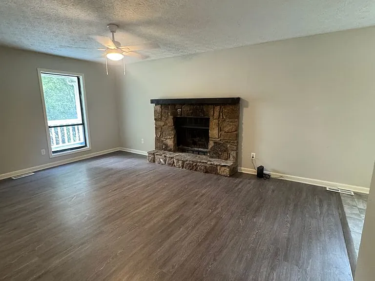 370-372 Booth Cir SW #370-372 — Photo 11