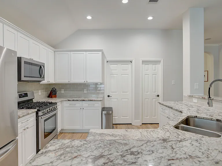 4117 Gazley Ln — Photo 11