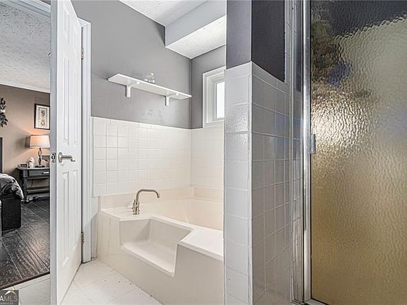 4th image of 306 Jonaquil Ave