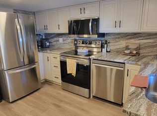 20-16 35th St #1, Astoria, NY 11105