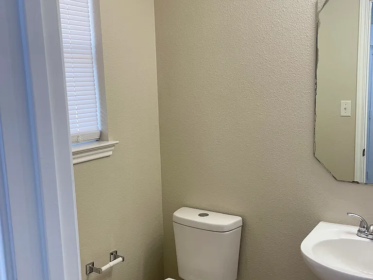10306 Buescher Ln — Photo 5