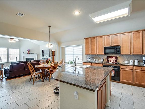 5th image of 4105 Wyndham Dr