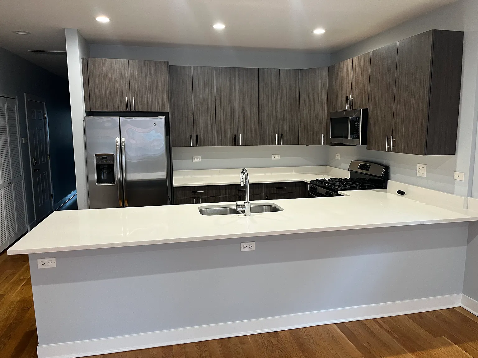 2 bed, 1400 sqft, $3,870 — Photo 4