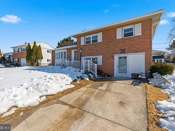 3rd image of 1019 Crosby Rd