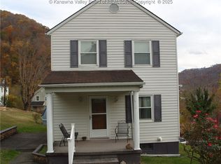 171 Boomer Hill Rd, Boomer, WV 25031