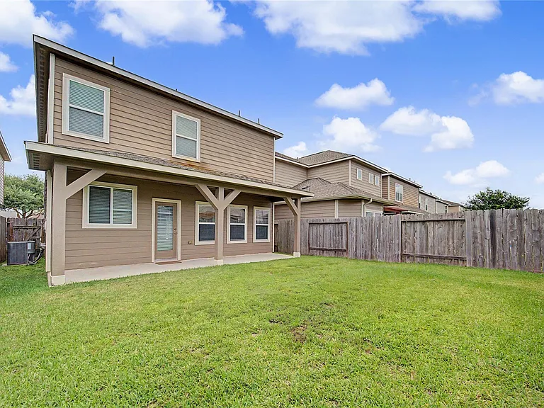 18319 Amalfi Coast Dr — Photo 35