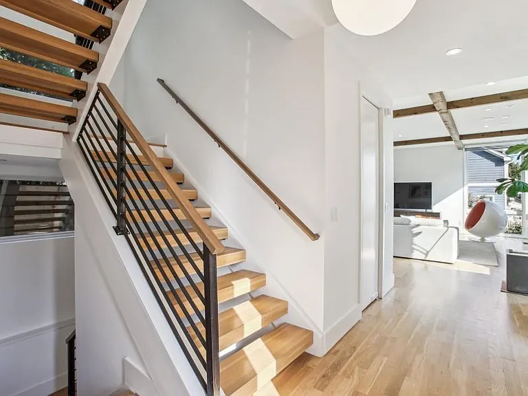 608 McGruder St NE — Photo 6