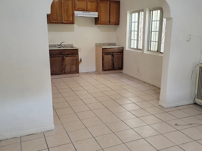 1305 E 56th St #1307-1/2 — Photo 1