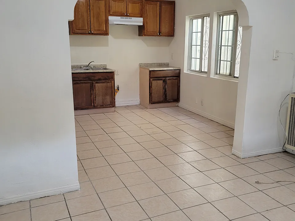 1305 E 56th St #1307-1/2