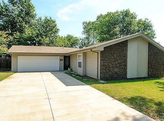 Nice long driveway; new in 2006,