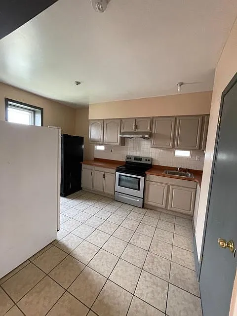 2 bed, $1,375 — Photo 2