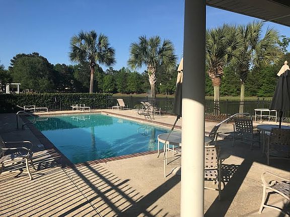 Relax around sub pool