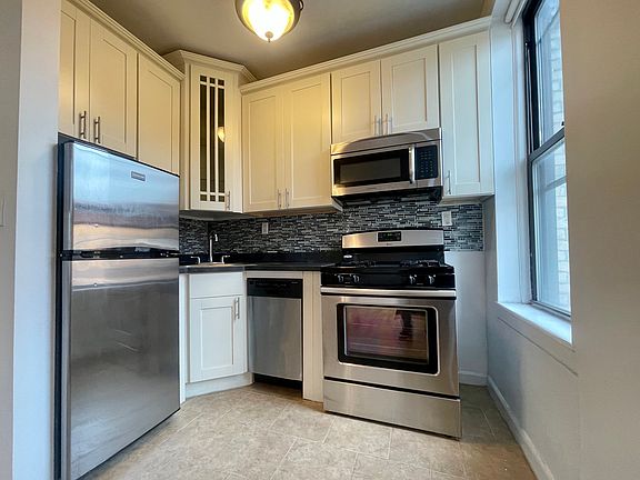 3rd image of 100 W 118th St #55C