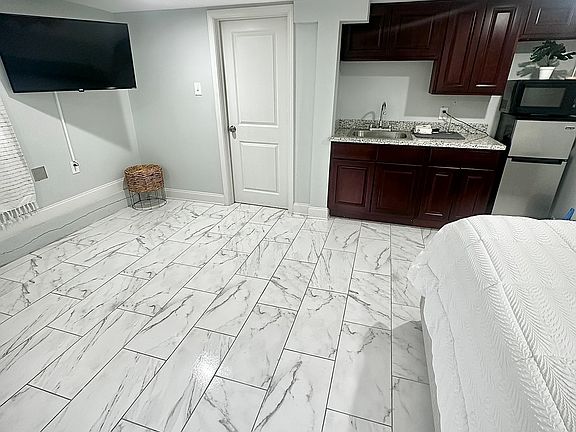 3rd image of 3518 Louisiana Avenue Pkwy #3