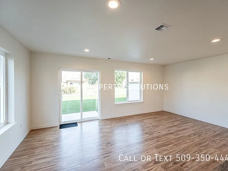 1070 S Grand Dr #B — Photo 76