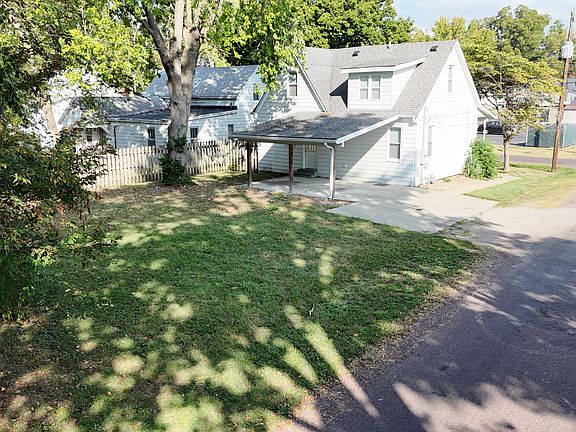 Rear patio/driveway/carport