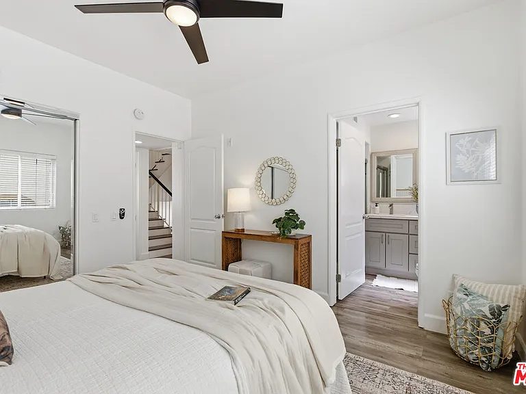 11110 Camarillo St #122 — Photo 17