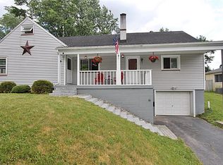 7 Valley View Dr, Penfield, NY