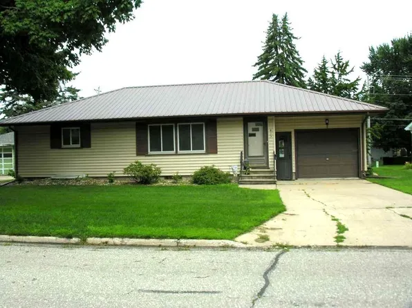 415 Pine St, Osage, IA 50461