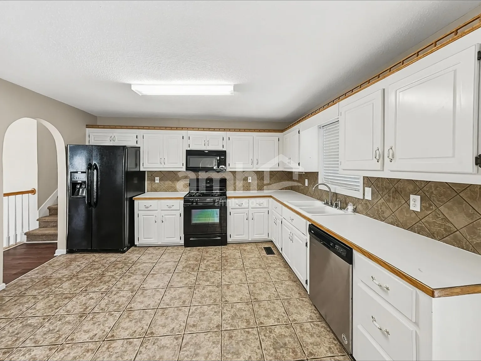 3 bed, 3.0 bath, 2426 sqft, $2,625 — Photo 4