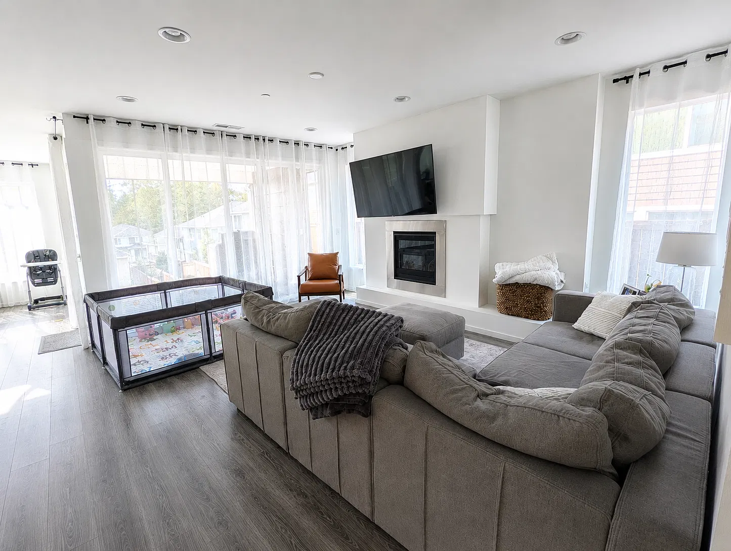 5 bed, 3111 sqft, $3,950 — Photo 2