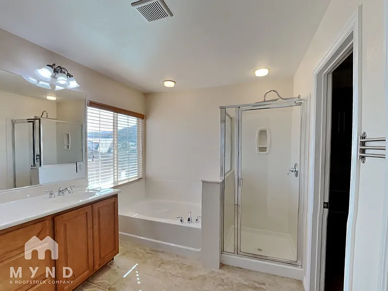 2000 Hollywell St — Photo 13
