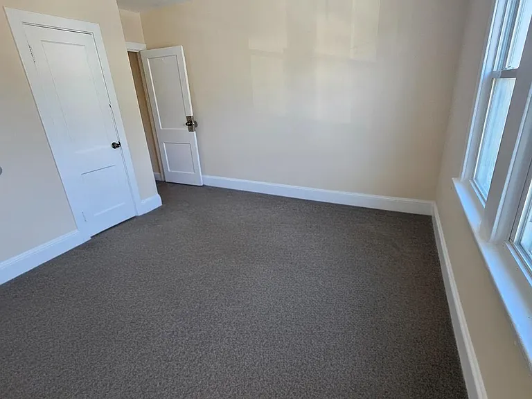 219 Woodlawn Ave — Photo 7