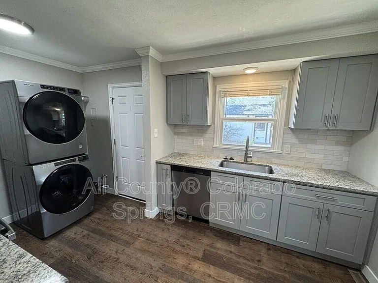 814 S Institute St — Photo 12