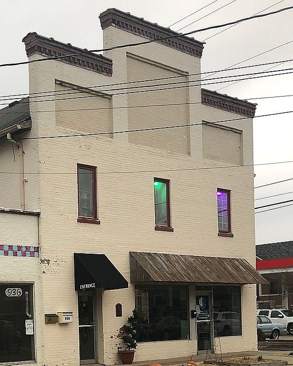 1st image of 942 Maple Ave