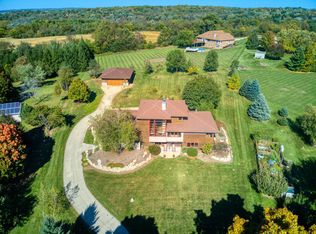 S73W25360 Glenview Dr, Waukesha, WI 53189